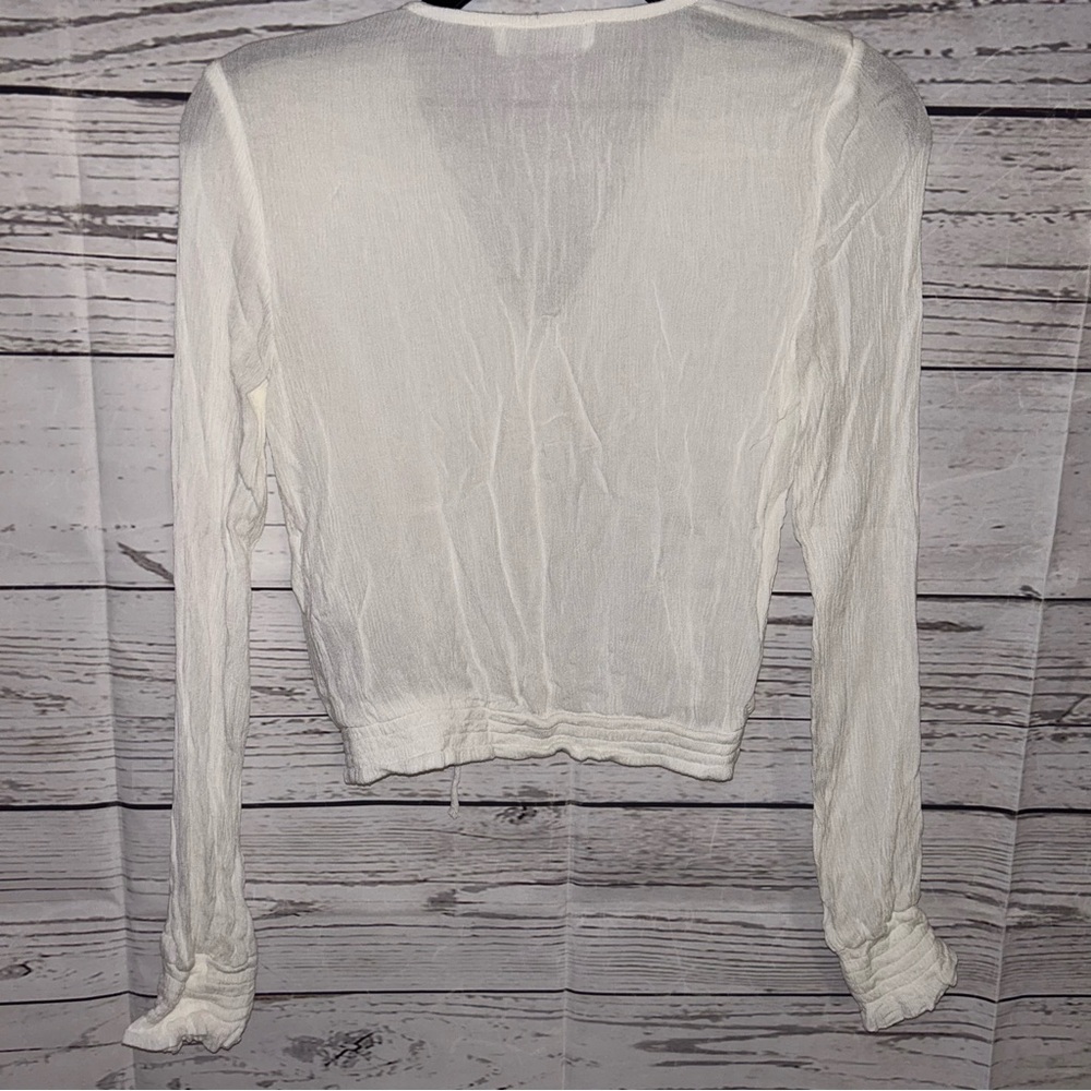 *3 for$25💋!
Hollister White Button-Up Blouse - Picture 3 of 3